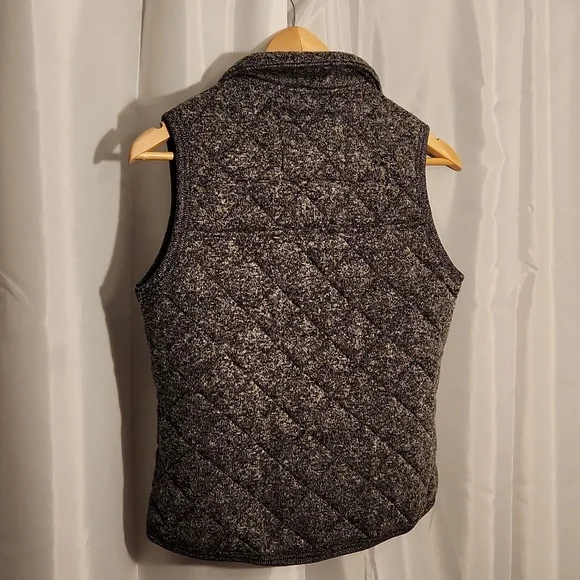 Abercrombie & Fitch Women's Medium grey quilted vest - Picture 2 of 3